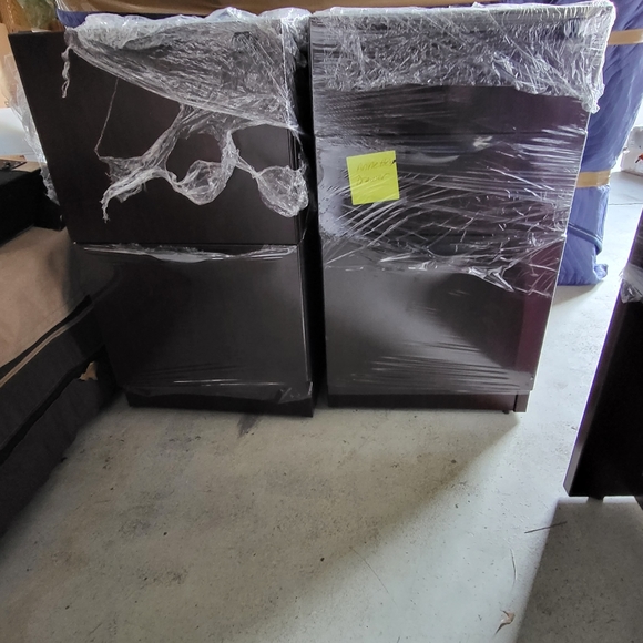 Office desk, hutch, with filing cabinets - Picture 3 of 3